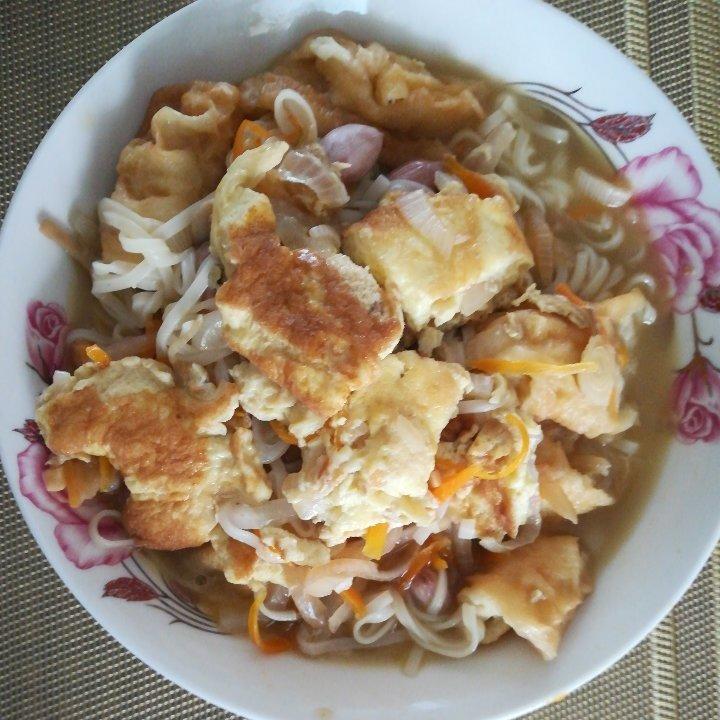洋葱鸡蛋肉焖面