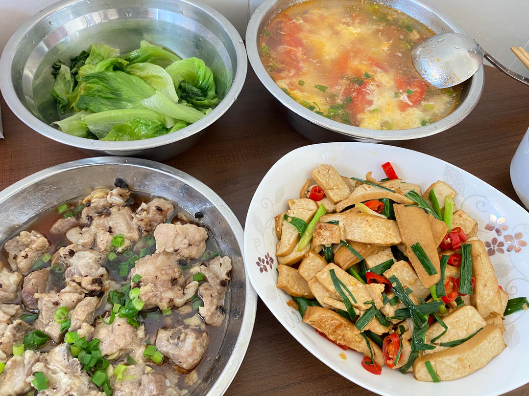 午餐晚餐简单快手下饭菜芹菜炒香干