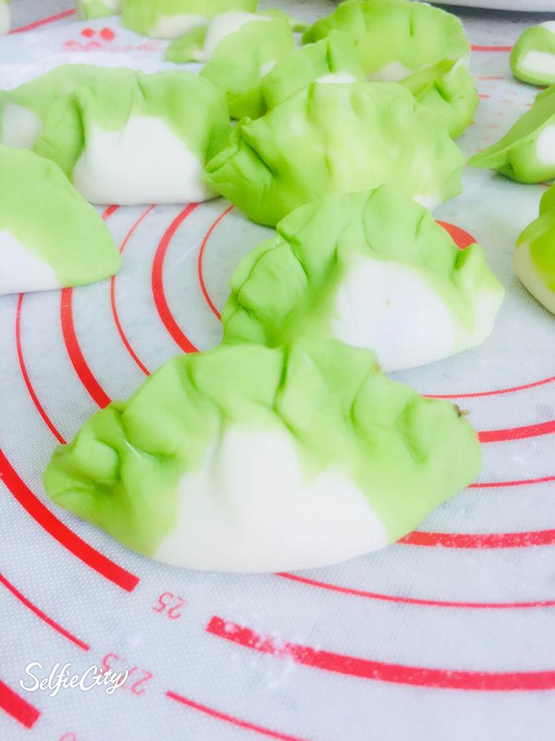 翡翠白玉白菜饺子详细版（附翡翠白玉白菜饺子包法，翡翠白玉饺子皮两种制法，面包机和面，翡翠白玉烧卖，各种馅料搭配）