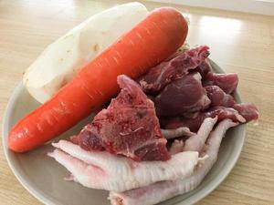 淮山红萝卜瘦肉汤的做法 步骤1