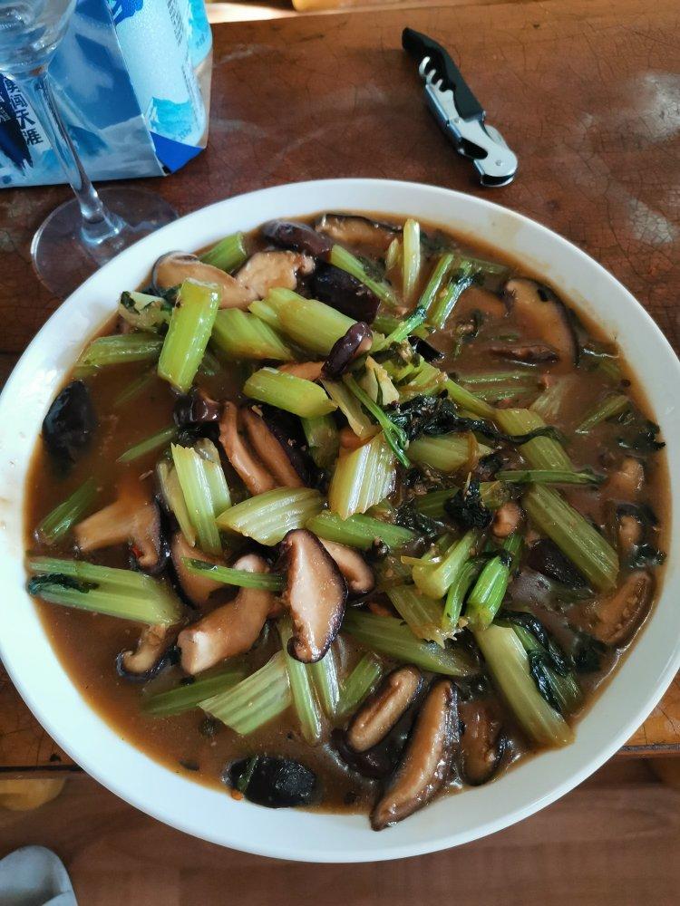 香菇炒芹菜