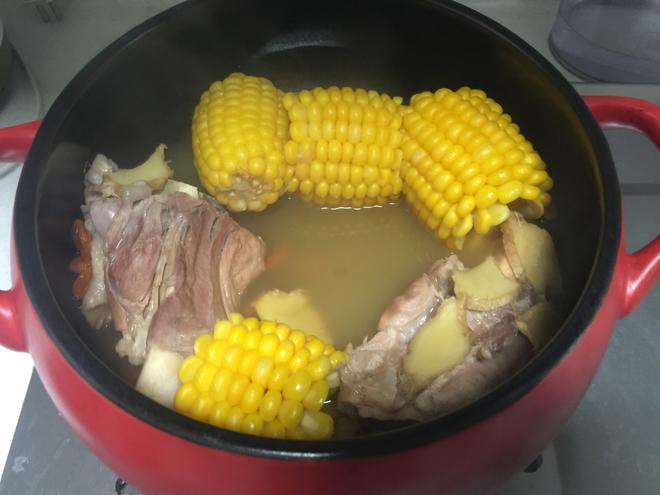 玉米大骨汤的做法