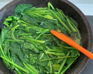菠菜溏心蛋味噌豆腐酱拌荞麦面【健康一锅端】的做法 步骤4