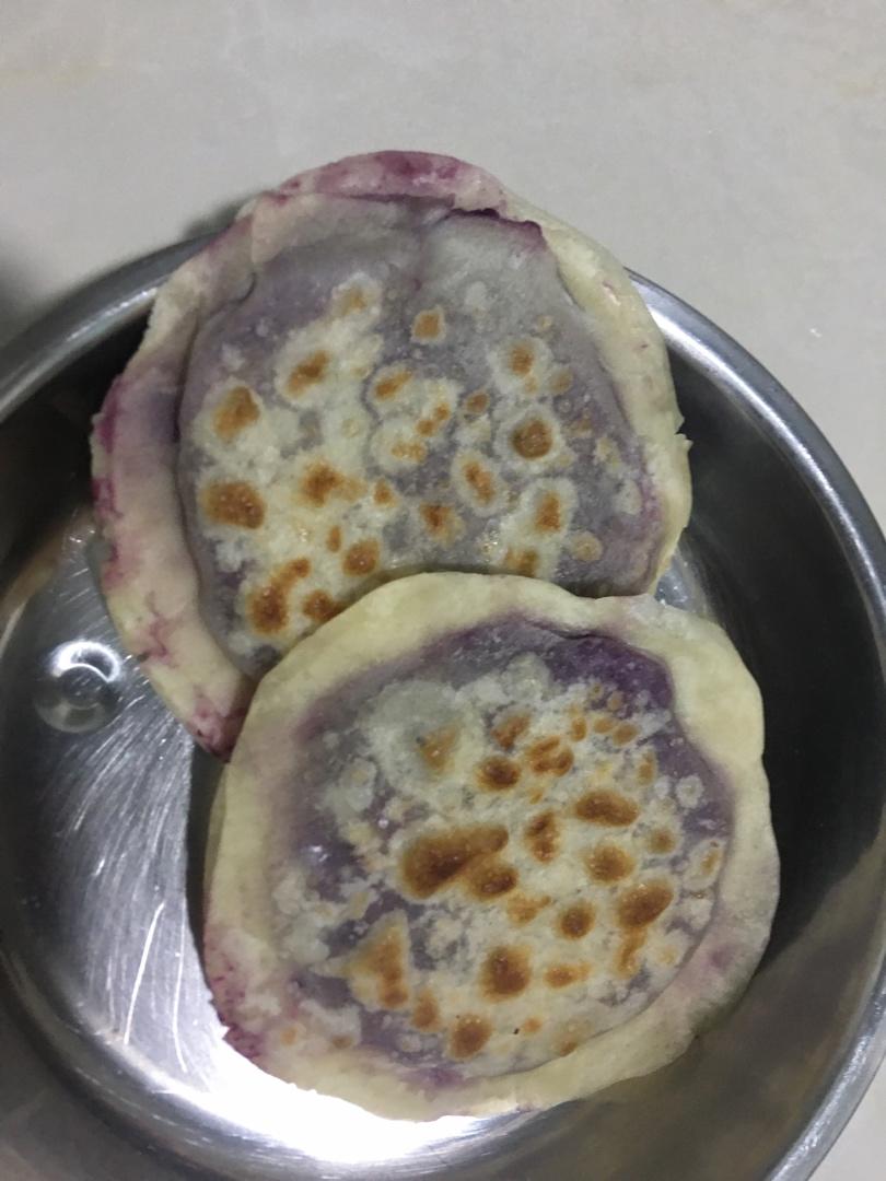 【饺子皮紫薯饼】