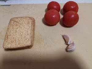 西红柿焖豆腐的做法 步骤1