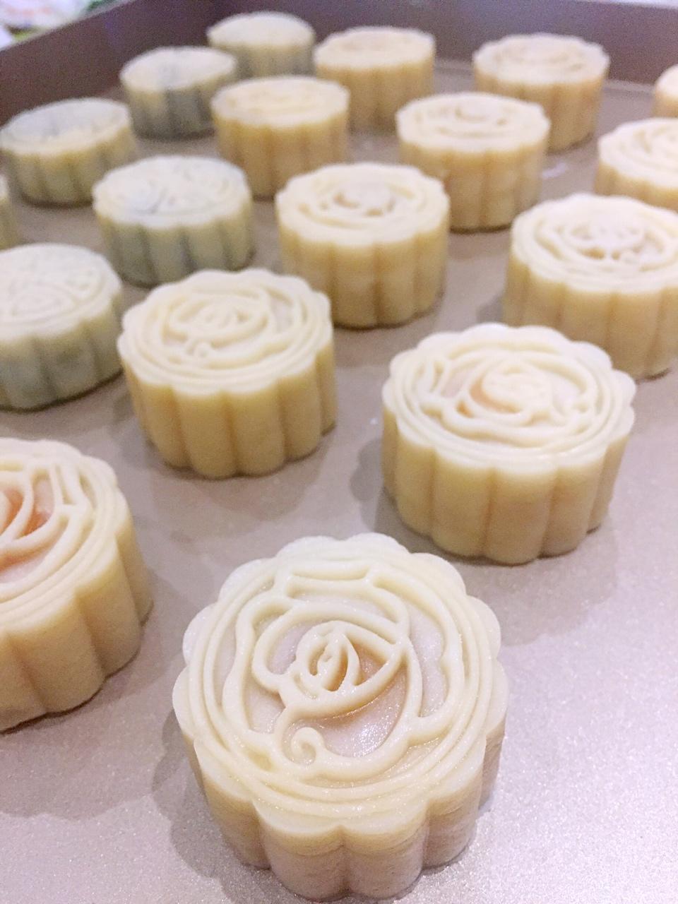 广式月饼—蛋黄莲蓉月饼