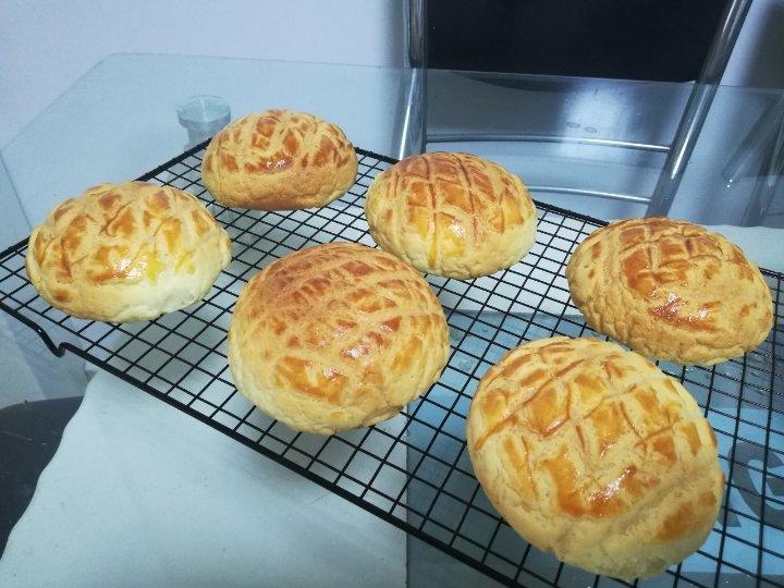 好吃到炸裂的港式菠萝包（附带制作酥皮的小视频）