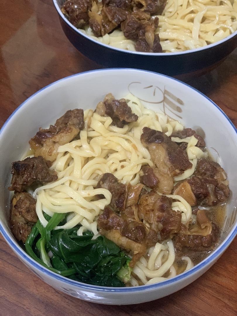 【小高姐】手擀肉臊面  手工做出口感劲道的擀面条