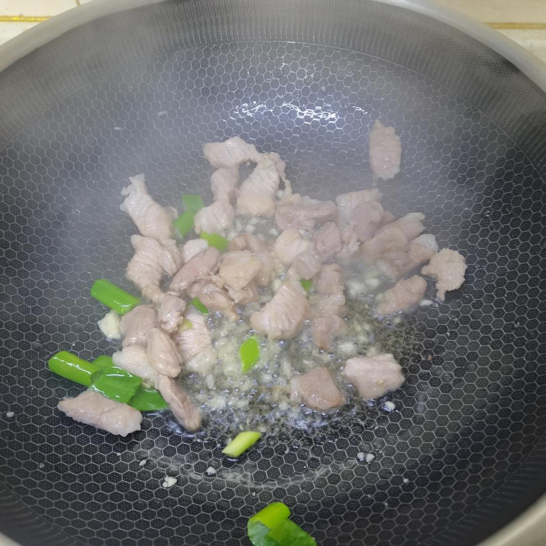 249道  肉炒平菇的做法 步骤2