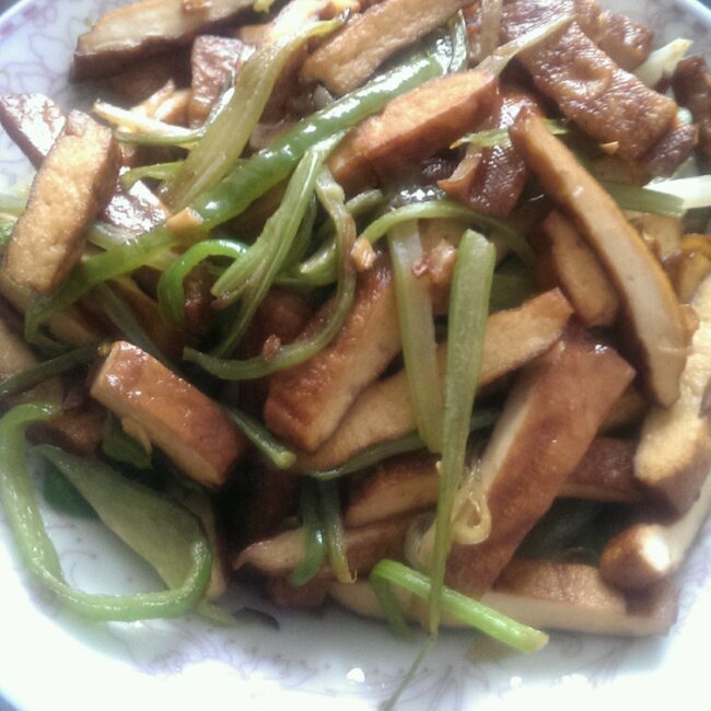 芹菜香干炒肉丝