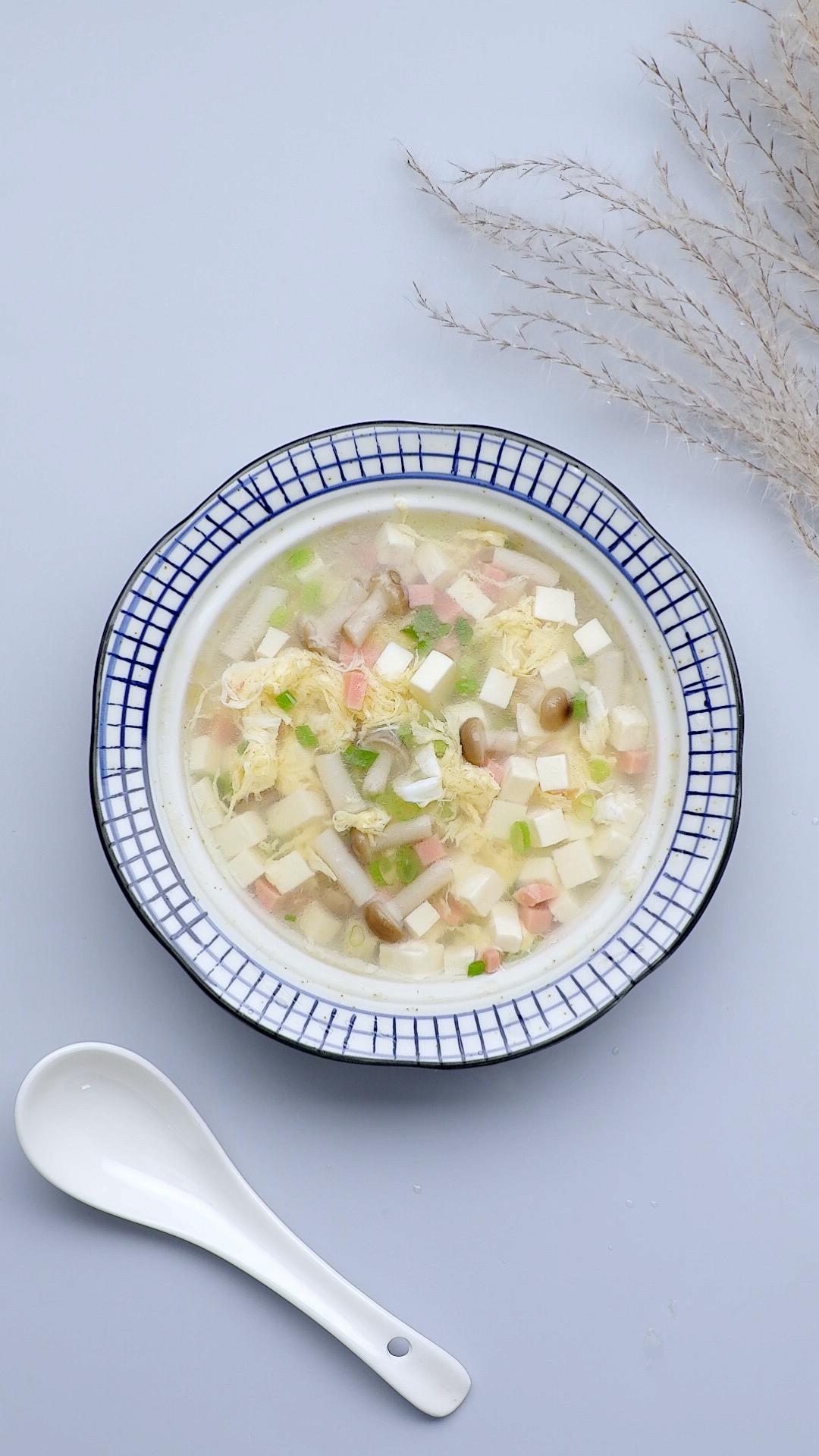 菌菇豆腐汤的做法