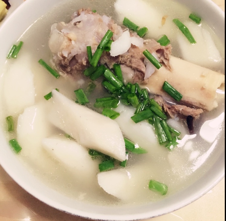 夏花秋叶做的棒骨山药汤