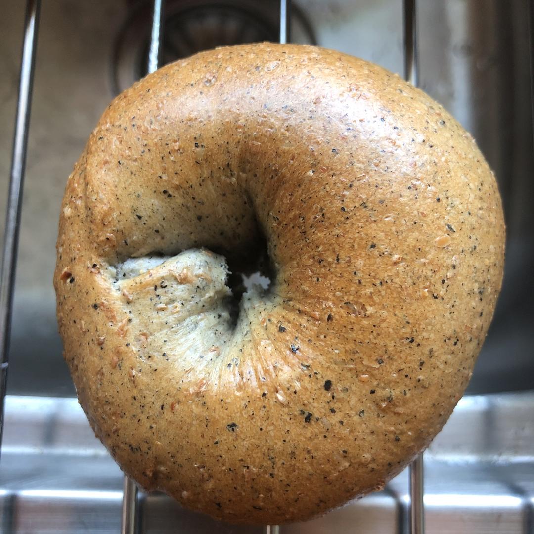 黑芝麻全麦贝果（不用揉出手套膜的快手做法）