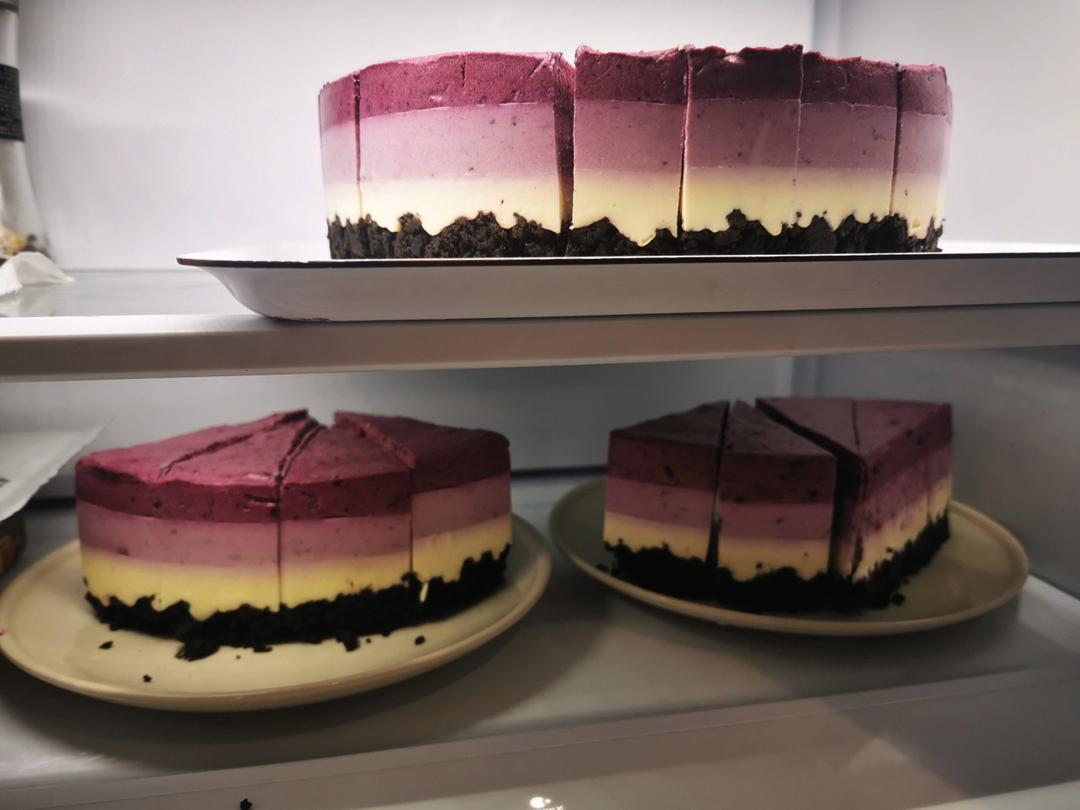 超梦幻的渐变蓝莓冻芝士