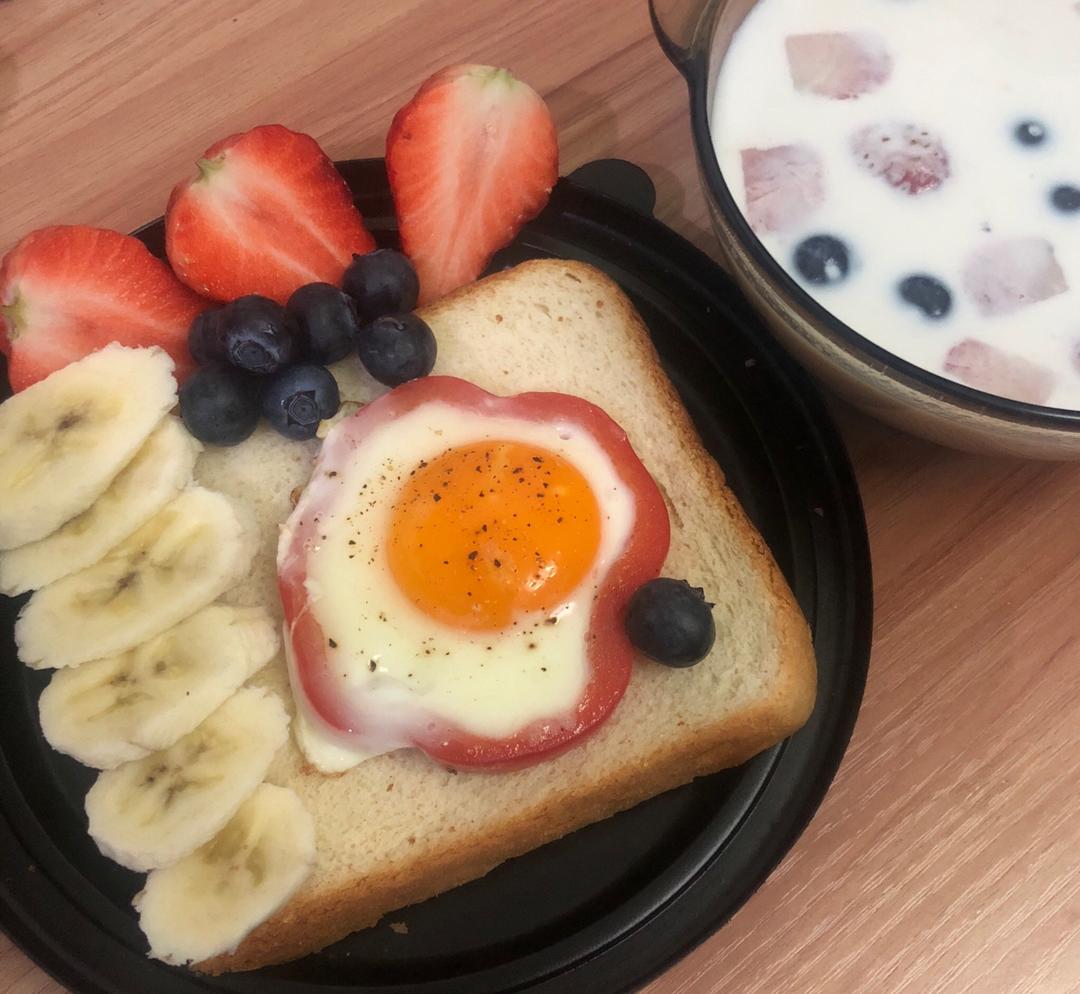 减脂美味早餐：牛奶燕麦粥配吐司煎蛋