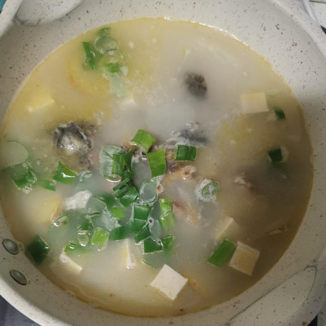 奶白鲫鱼豆腐汤|一条鱼最后的温柔