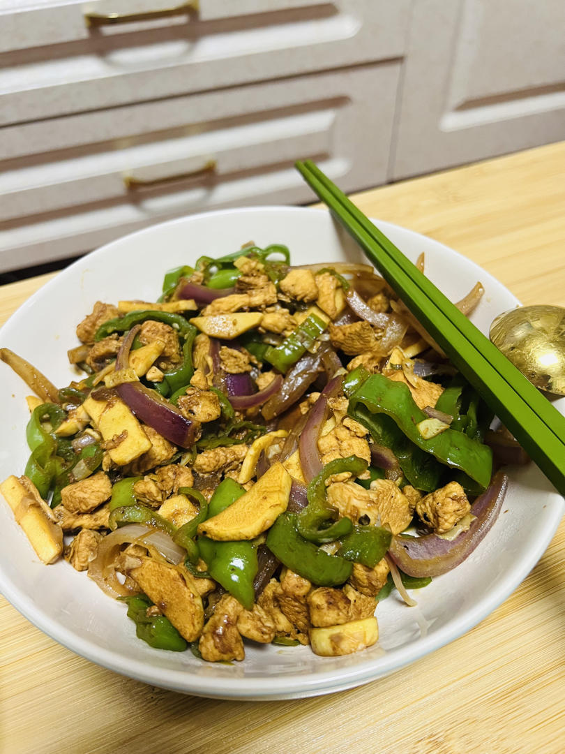 老公养成记的第二道养生菜谱-好吃不胖的辣椒鸡胸肉