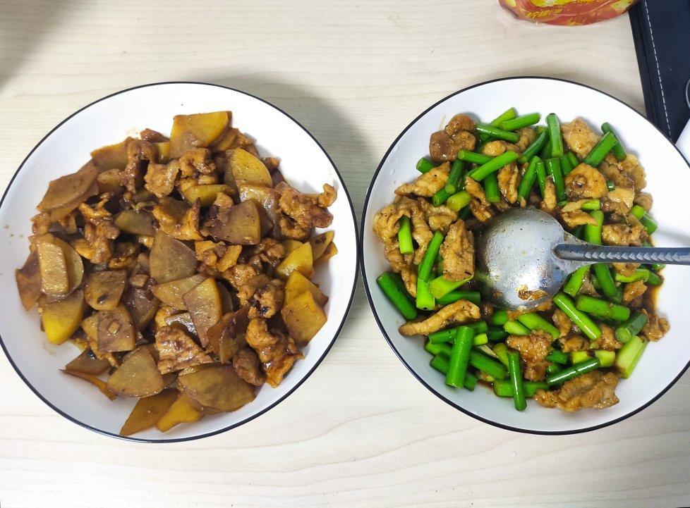 10分钟搞定的蒜苔炒肉，能吃三碗米饭。