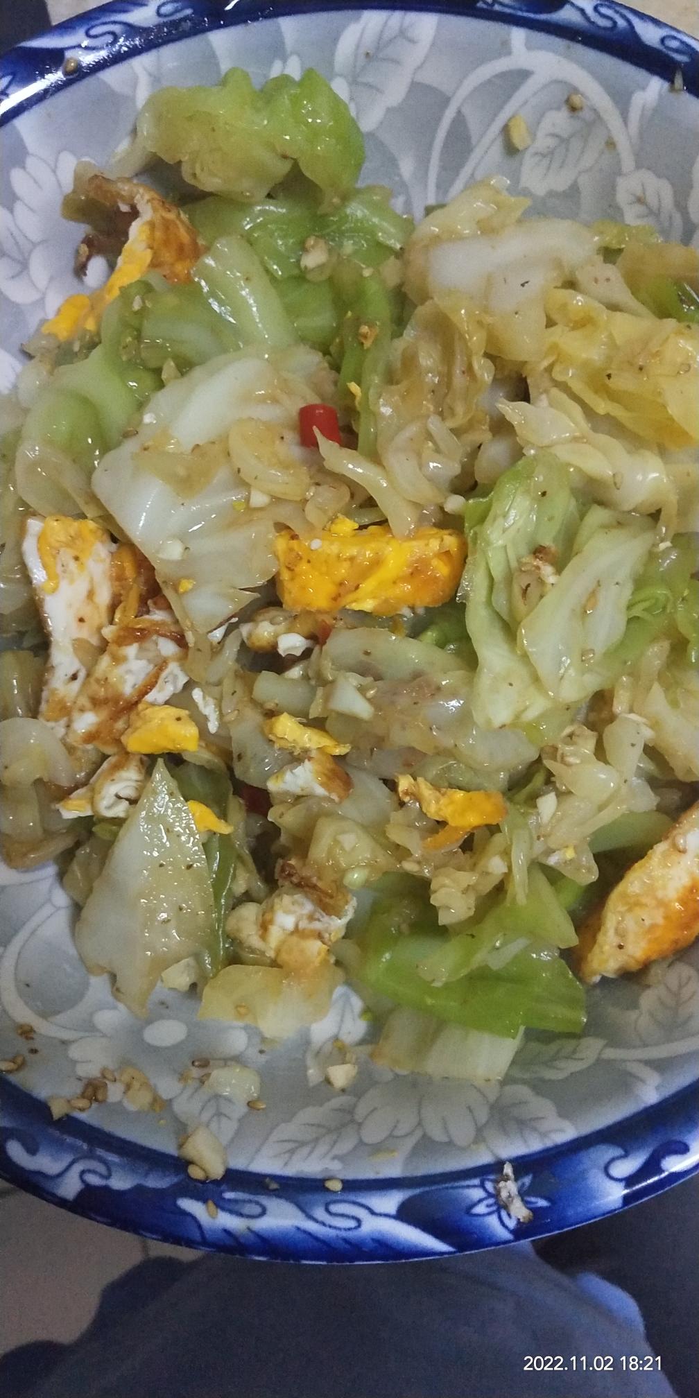 包菜拌煎蛋的做法