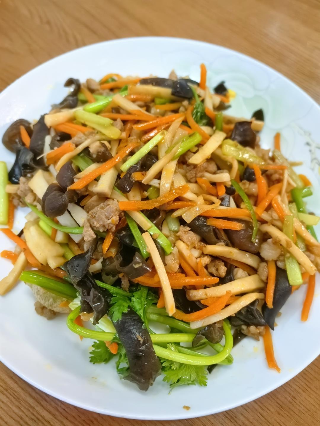 胡萝卜鸡腿菇