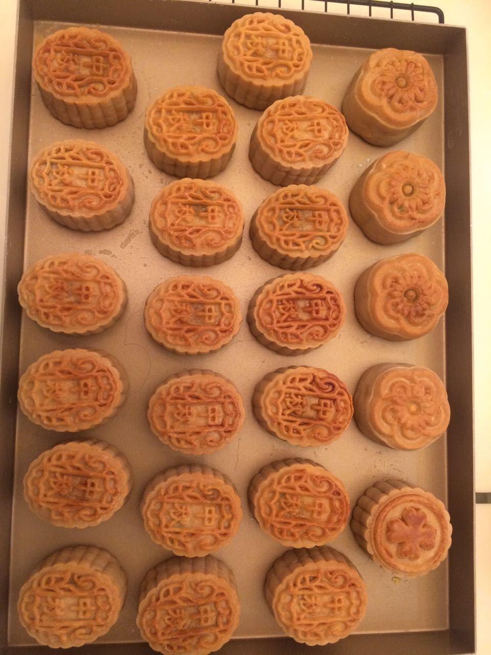 广式月饼—蛋黄莲蓉月饼