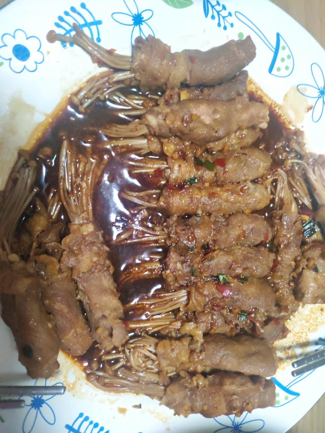 【金针菇肥牛卷】