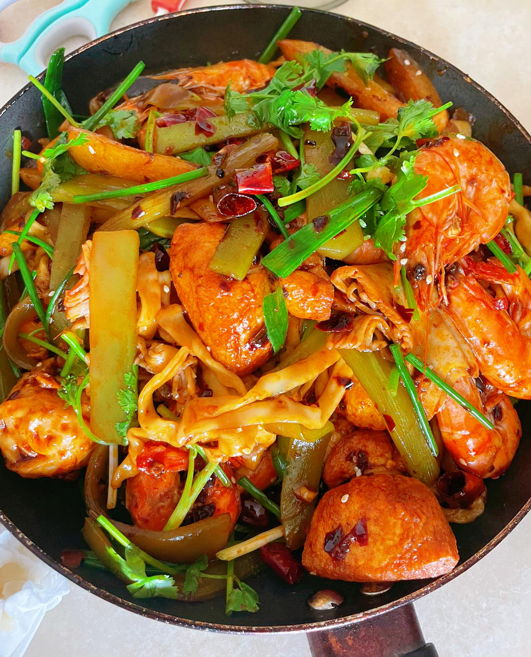 巨巨好吃的麻辣香锅！！有手就会的做法