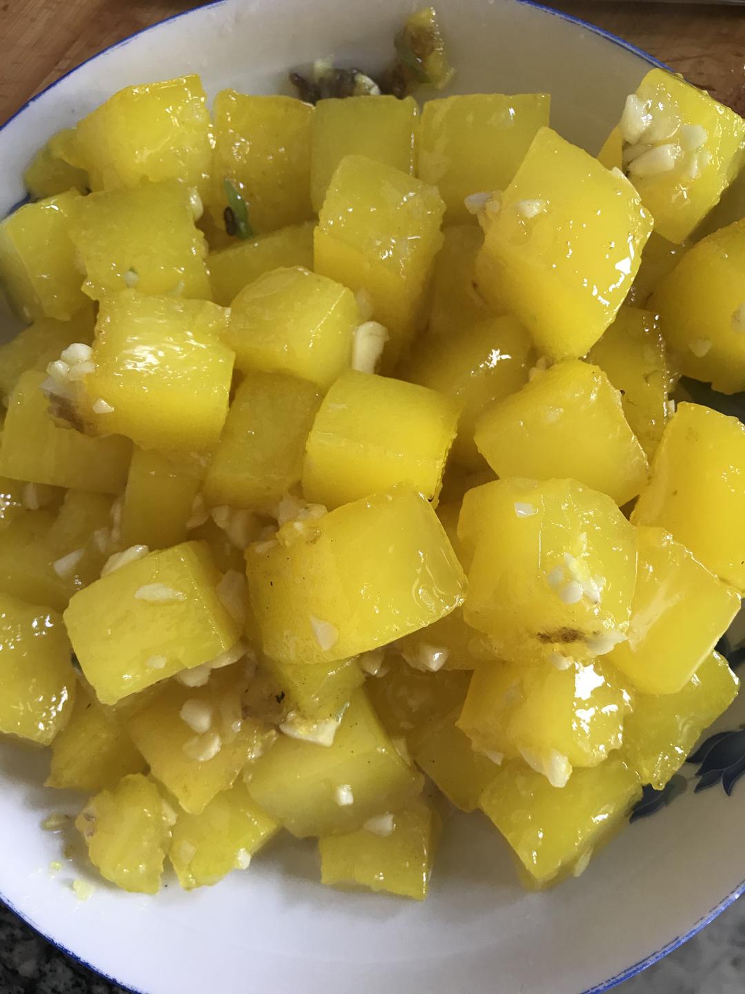 菜谱 溜嘎巴         沧州这边,在红白宴前一天,会备有一顿烩菜,就是