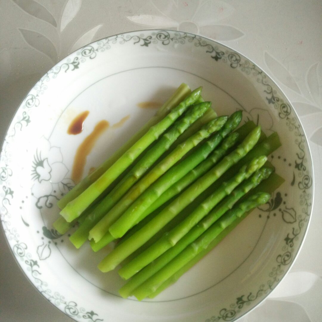 白灼芦笋