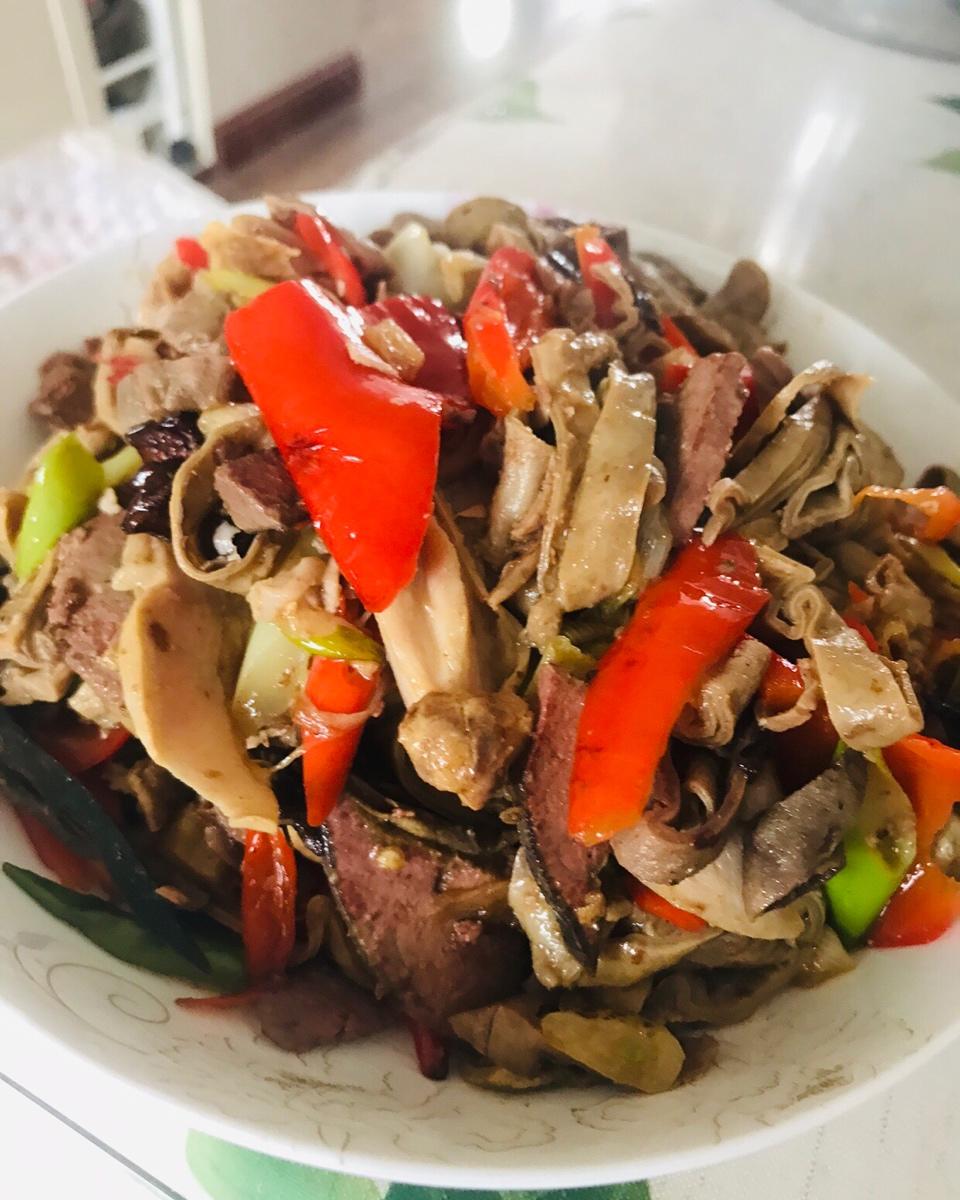 辣椒炒猪肉猪肝儿猪肚