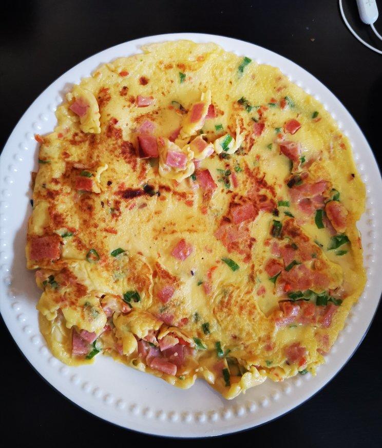 火腿肠葱花鸡蛋饼