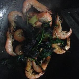 煎焗紫苏虾的做法 步骤5