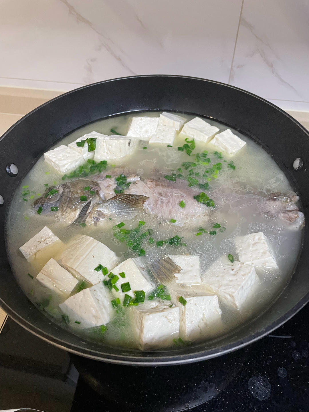 奶白鲫鱼豆腐汤|一条鱼最后的温柔
