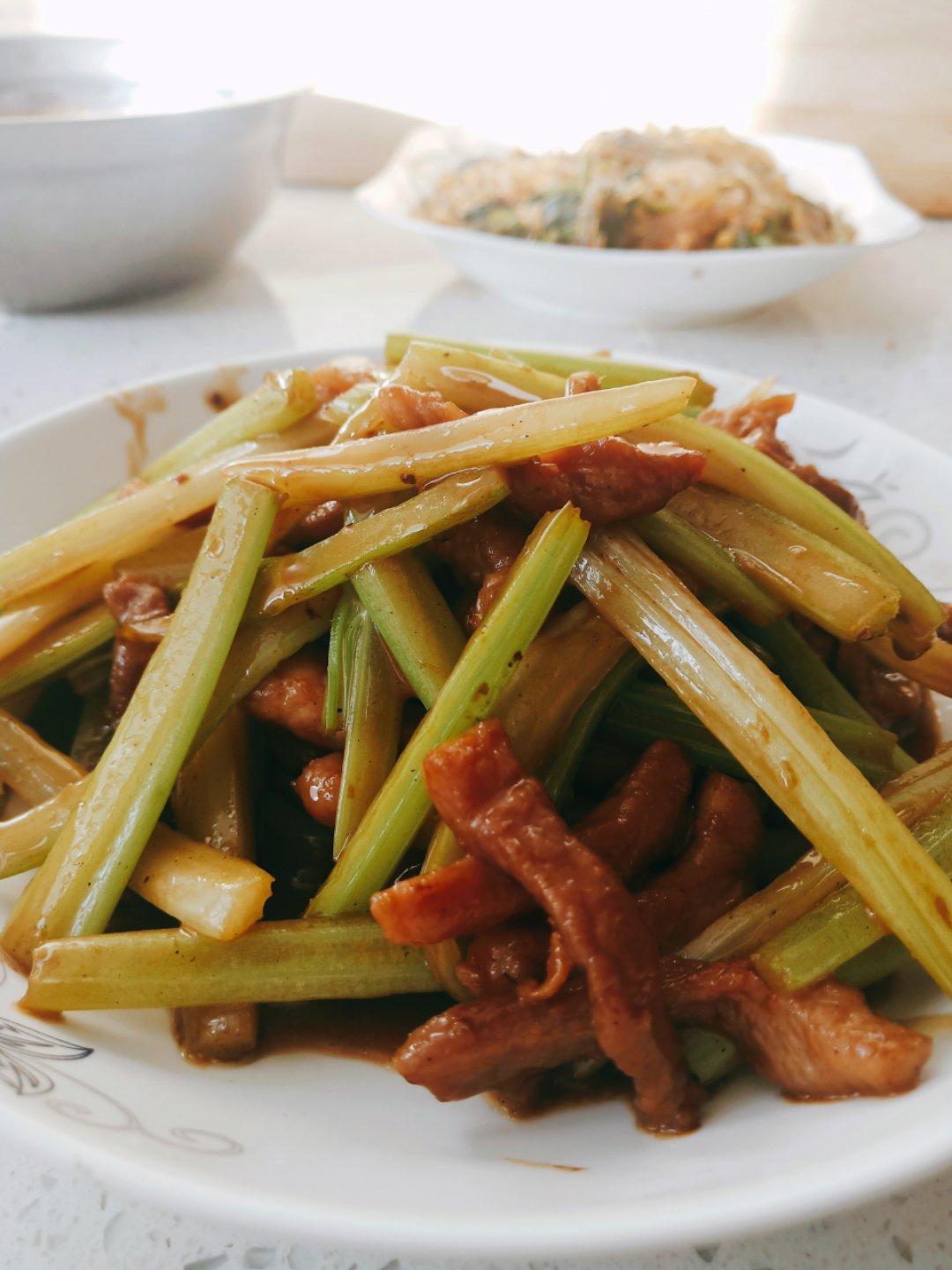 芹菜炒肉
