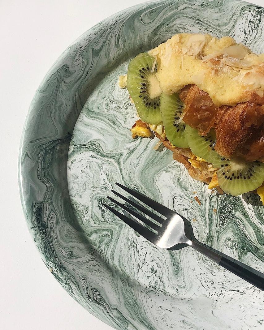 香肠&美式炒蛋可颂三明治