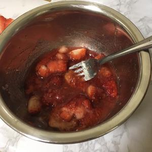 草莓提拉米苏盒子的做法 步骤3
