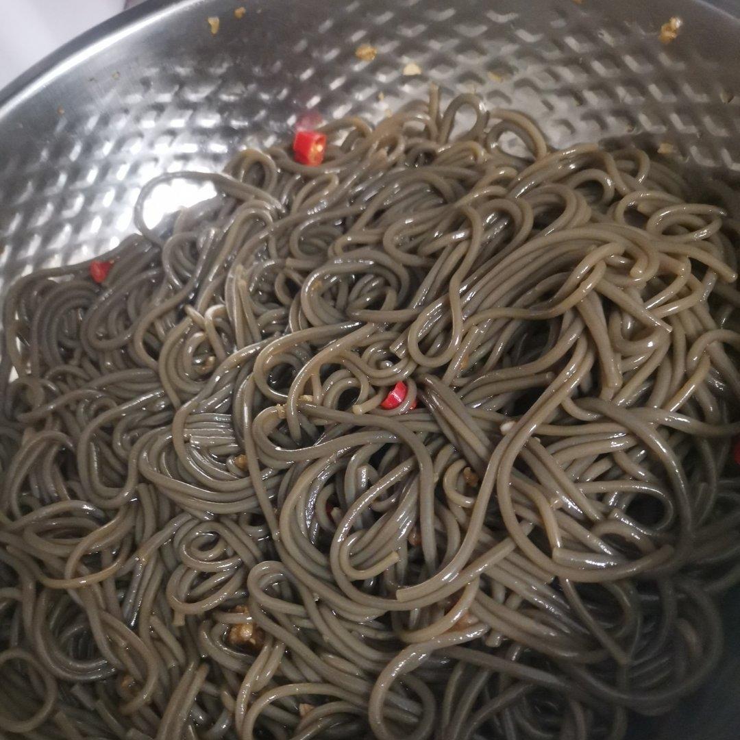 凉拌蕨根粉