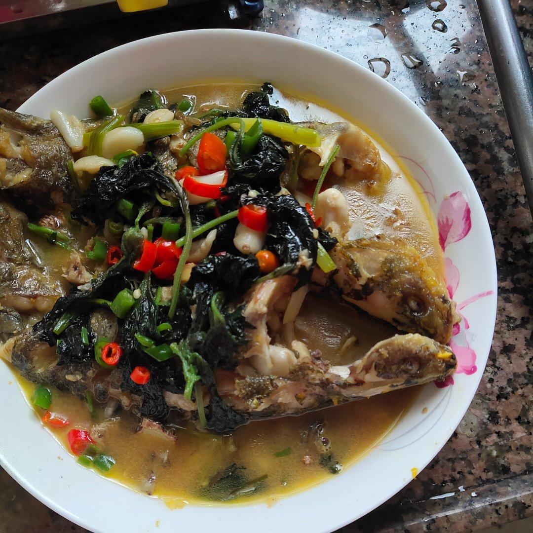 闷个黄骨鱼，黄丫头，黄鸭叫，家常简单味的！