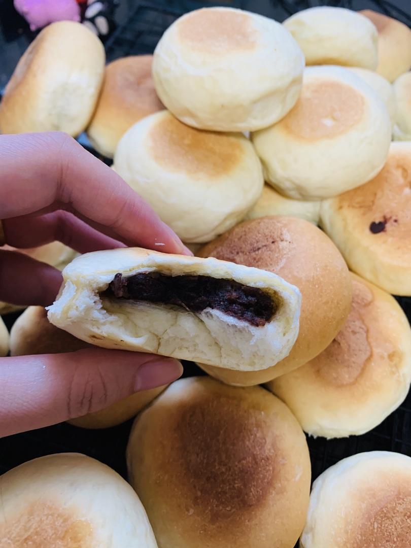 松松软红豆饼，皮薄馅厚微微甜