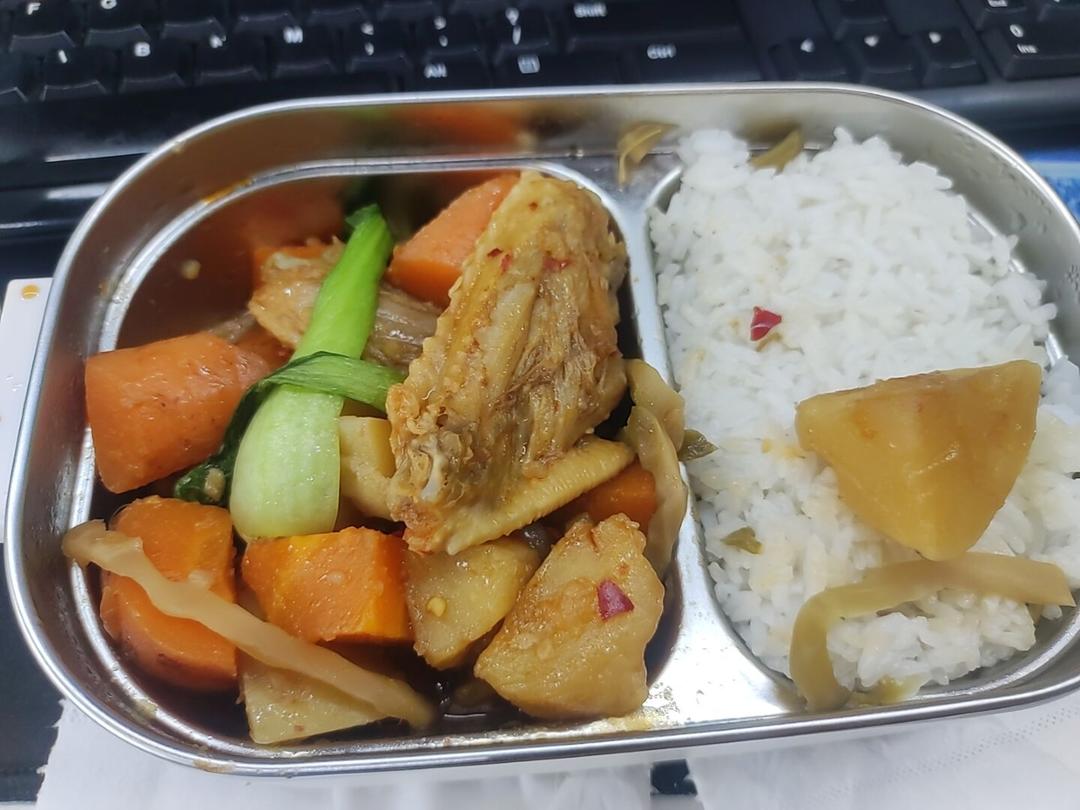 猛炫三碗饭的鸡翅煲