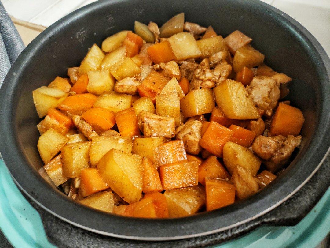 适合懒人的土豆鸡肉焖饭