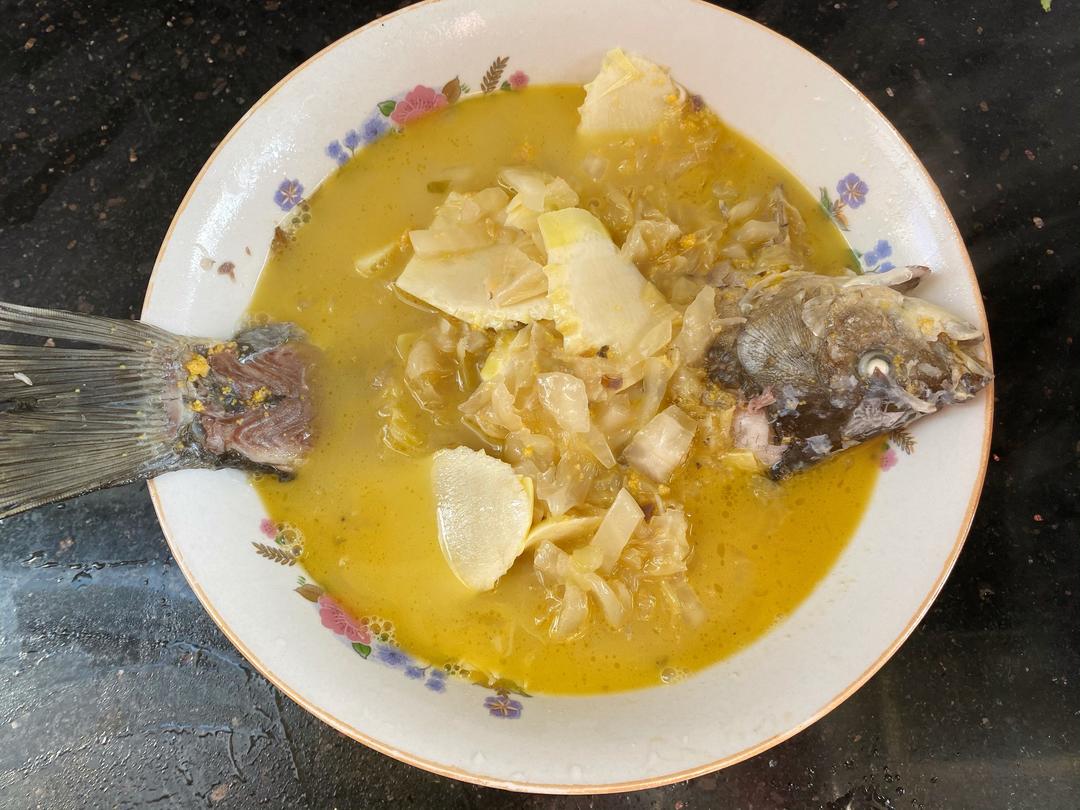 咸菜冬笋鲫鱼汤