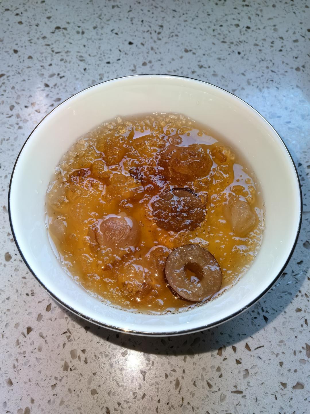 桃胶皂角米雪燕羹