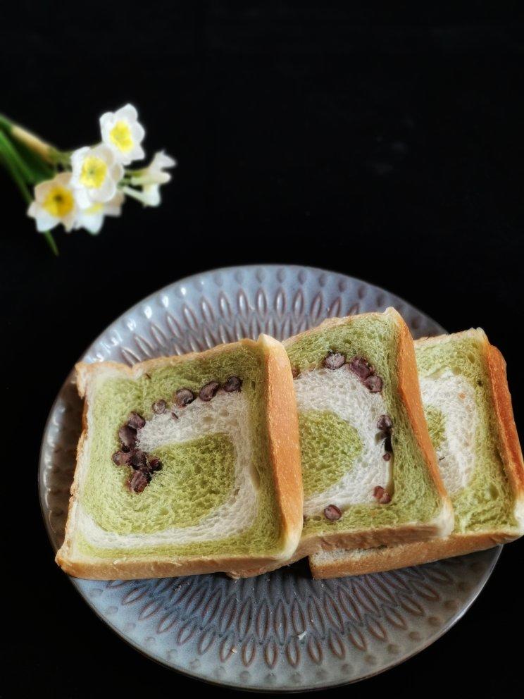 清香柔软的抹茶红豆吐司