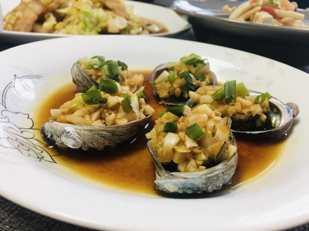 家人连蒜末都不放过的蒜蓉鲍鱼