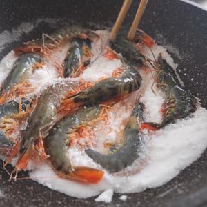 简单好吃的盐焗虾的做法 步骤2