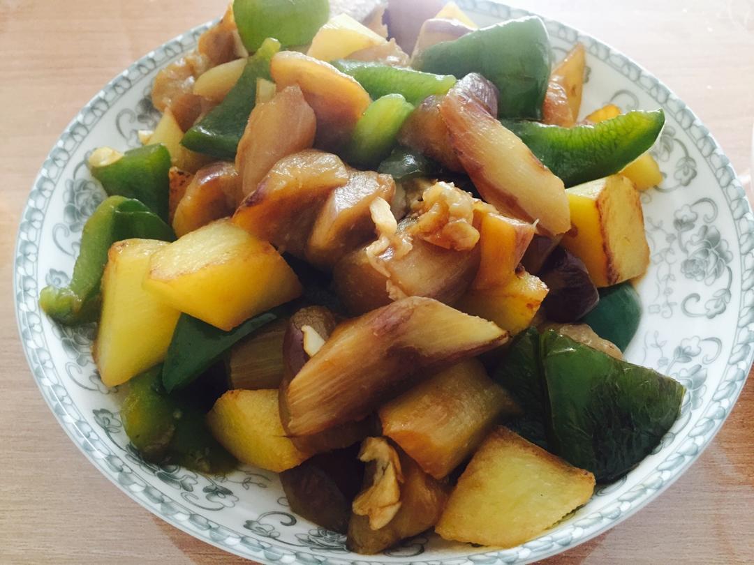 土豆焖茄子