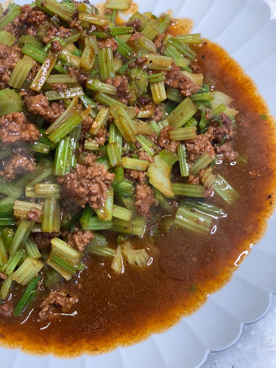 极其下饭的黑椒汁牛肉芹菜粒的做法