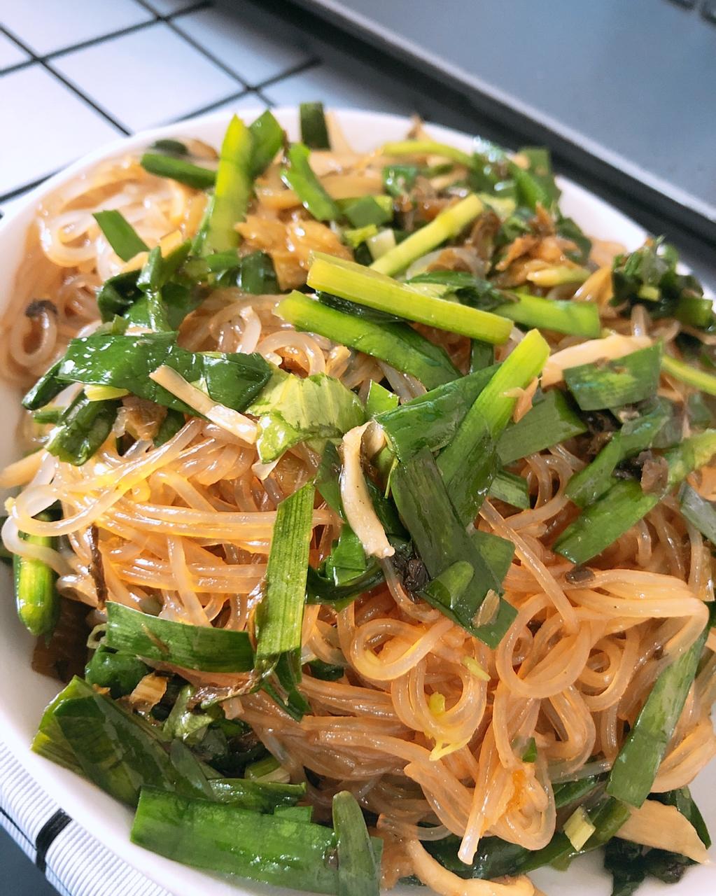 美味营养的                            粉丝韭菜豆芽鸡蛋拌菜