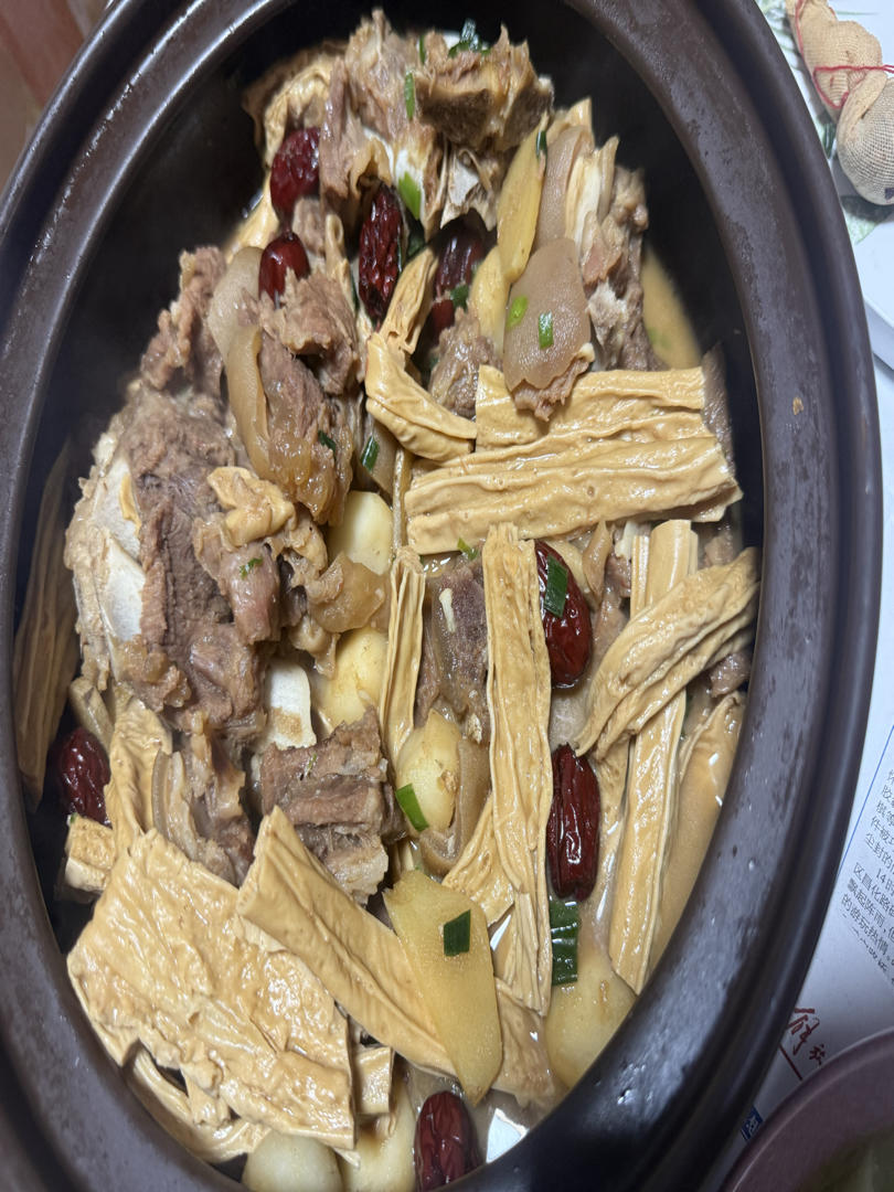 私房秘制粤式羊腩煲